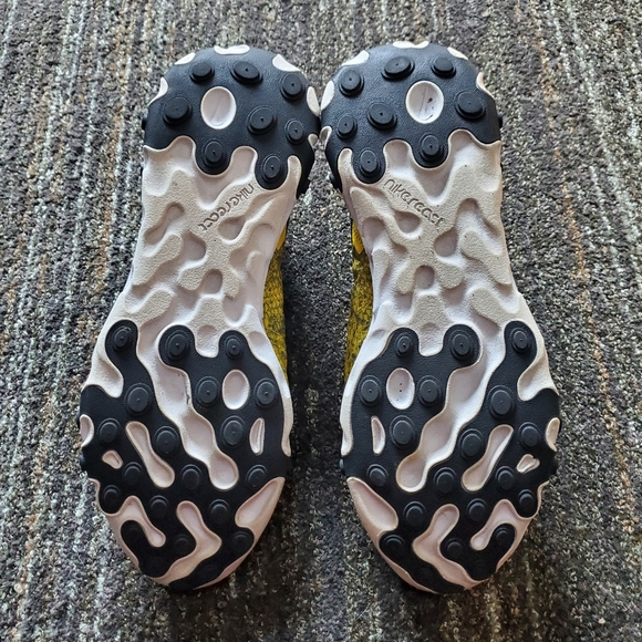 Nike React Yellow and Black size 9 shoes - Picture 3 of 3